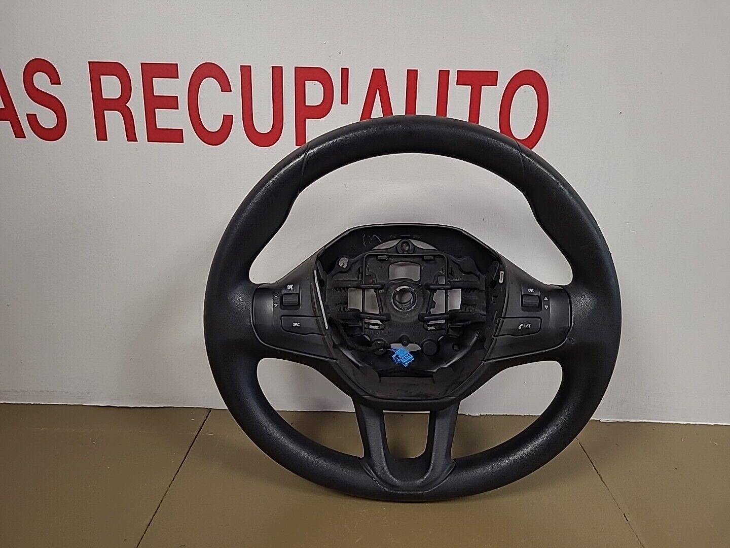 Volant PEUGEOT 208 1 (2012-2019) Ref : 96750123ZD
