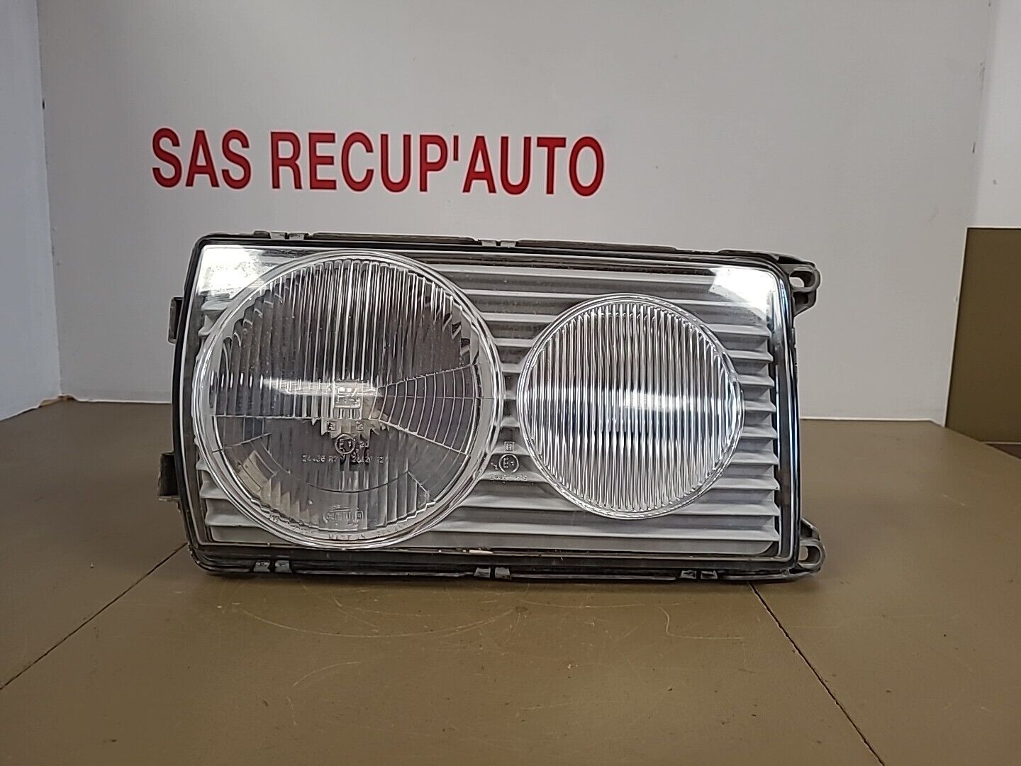 Phare avant droit MERCEDES Type 123 Phase 1 (1975-1979) Ref : 24425R19