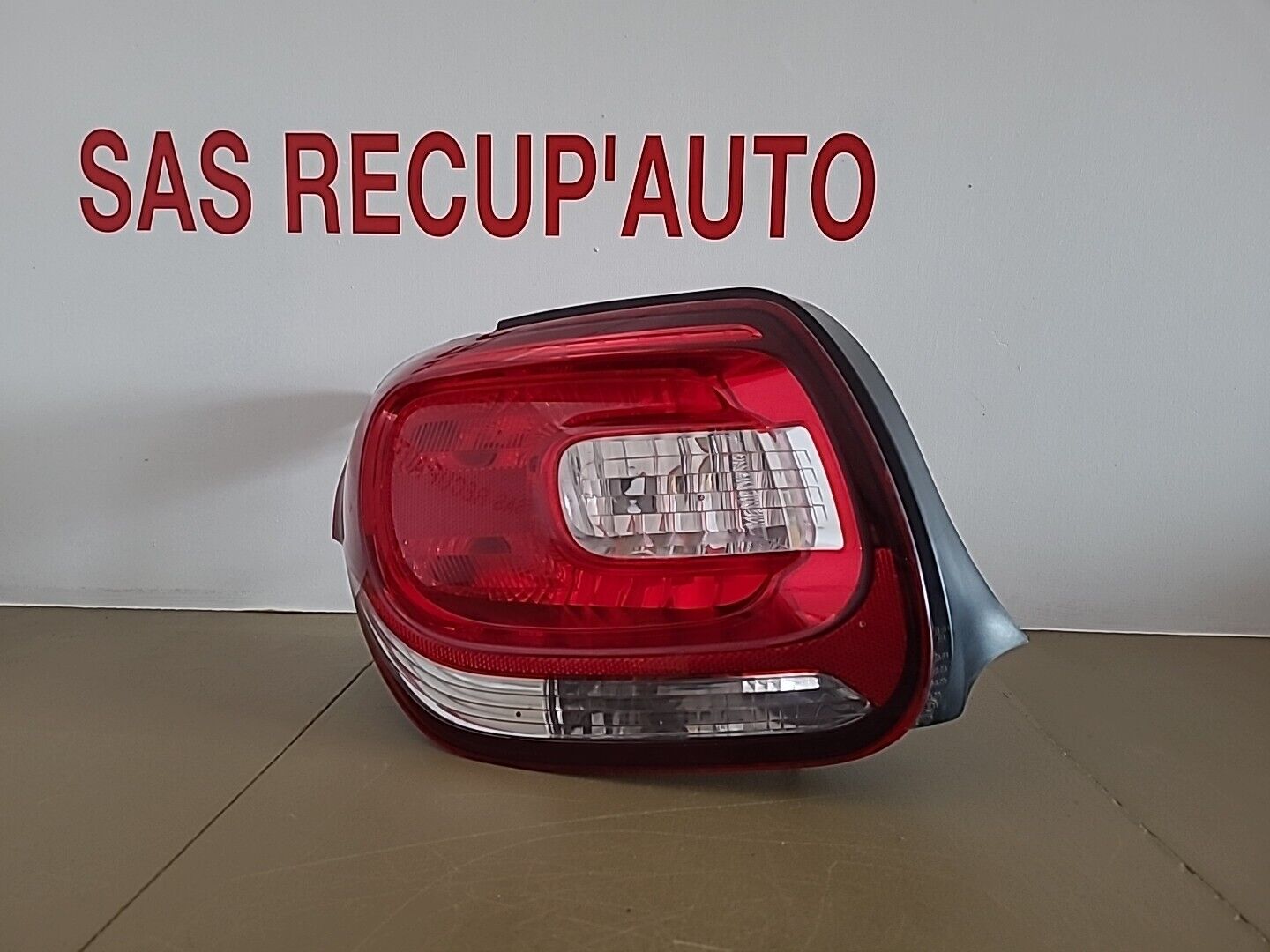Feu arrière gauche CITROEN DS3 Phase 1 (2010-2014) Ref : 9676973880