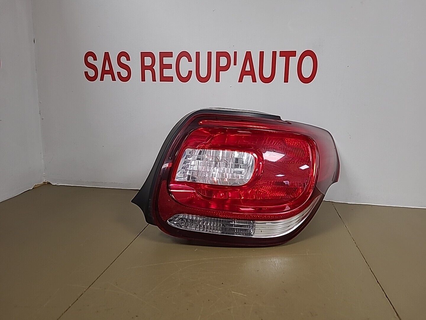 Feu arrière droit CITROËN DS3 Phase 1 (2010-2014) Ref : 9676973380
