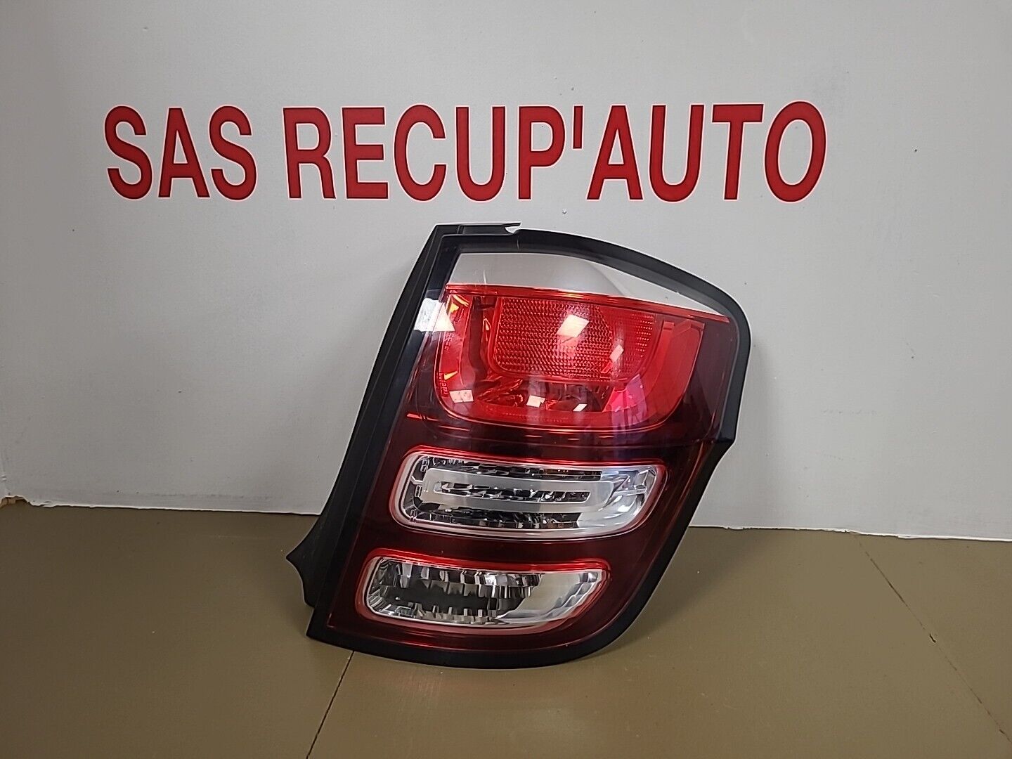 Feu arrière droit sur aile CITROËN C3 2 Phase 2 (2013-2016) Ref : 9803928480
