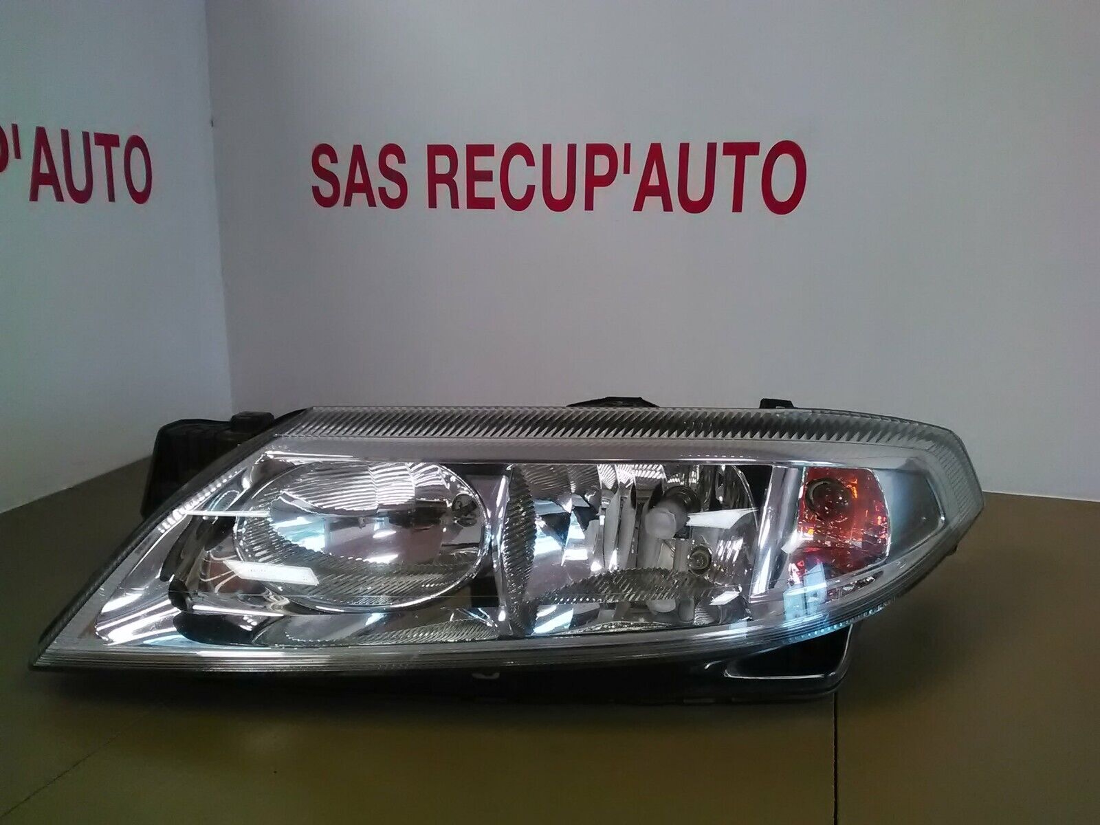 Phare avant gauche RENAULT Laguna 2 Phase 1 (2001-2005) Ref : 8200002845