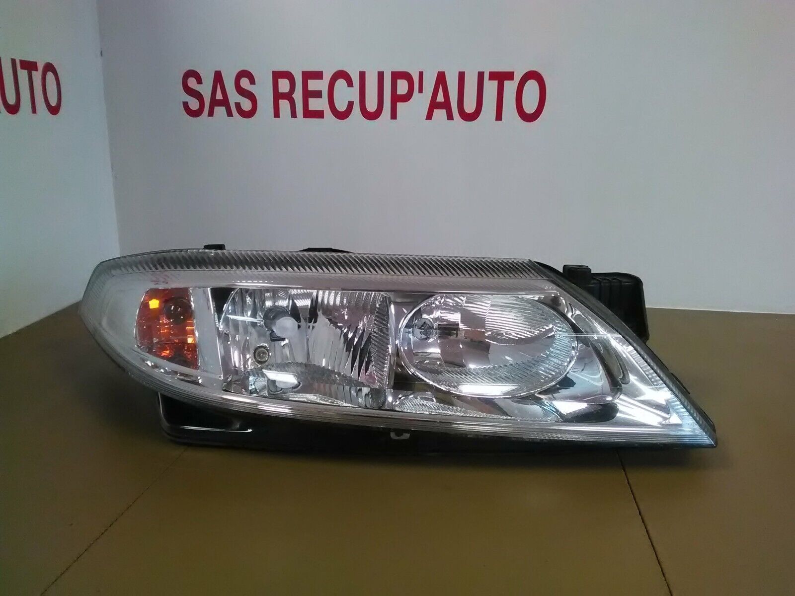Phare avant droit RENAULT Laguna 2 Phase 1 (2001-2005) Ref : 8200002847