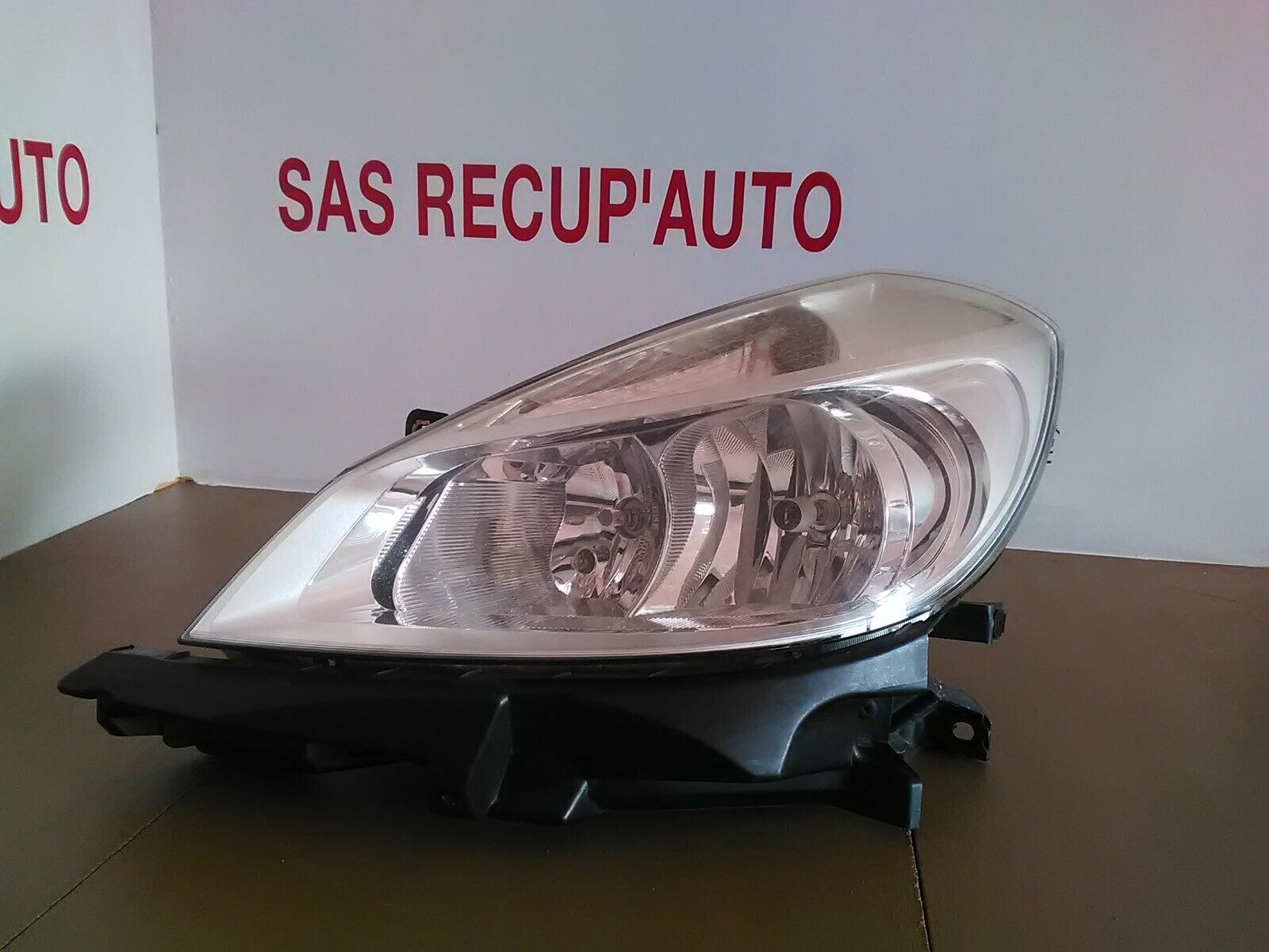 Phare avant gauche RENAULT Clio 3 Phase 1 (2005-2007) Ref : 8200244889