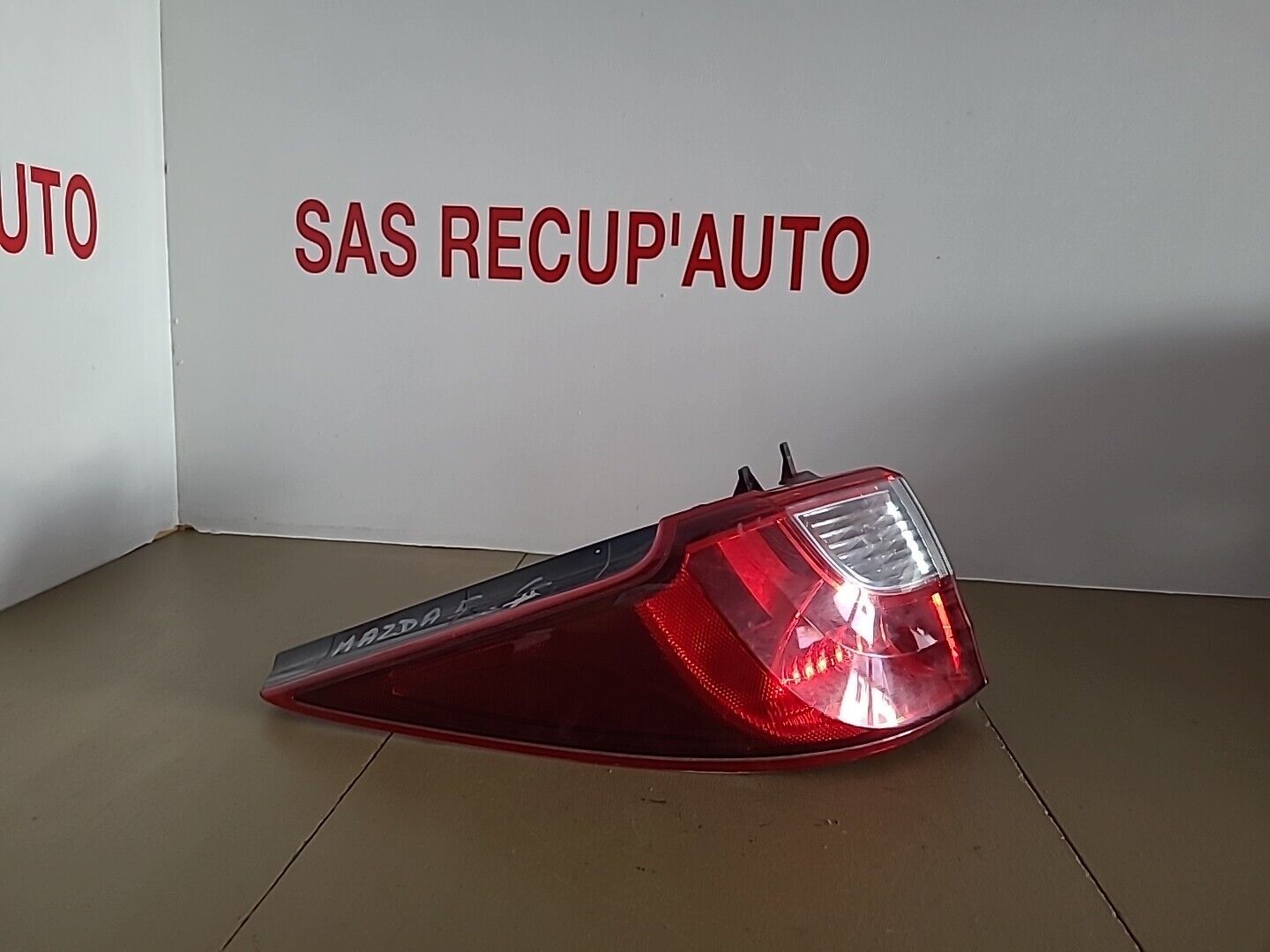 Feu arrière gauche sur aile MAZDA 5 II (2010-2015) Ref : C51351160