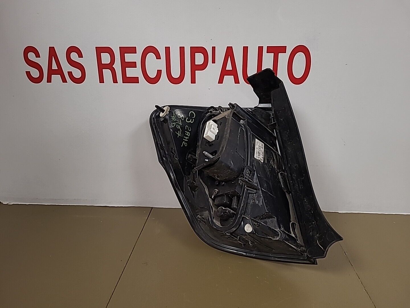 Feu arrière droit sur aile CITROËN C3 2 Phase 2 (2013-2016) Ref : 9803928480 – Image 2