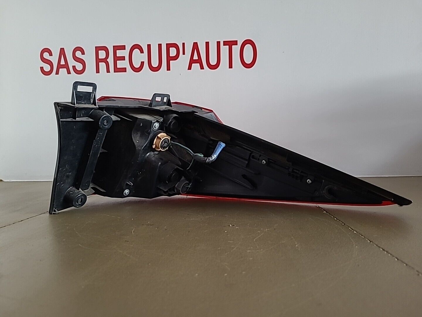 Feu arrière gauche sur aile MAZDA 5 II (2010-2015) Ref : C51351160 – Image 2