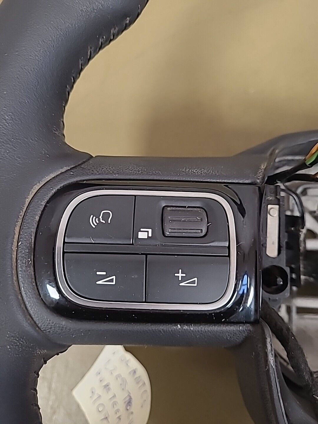 Volant multifonction CITROËN C3 3 (2016-2024) Ref : 9812314777 – Image 2