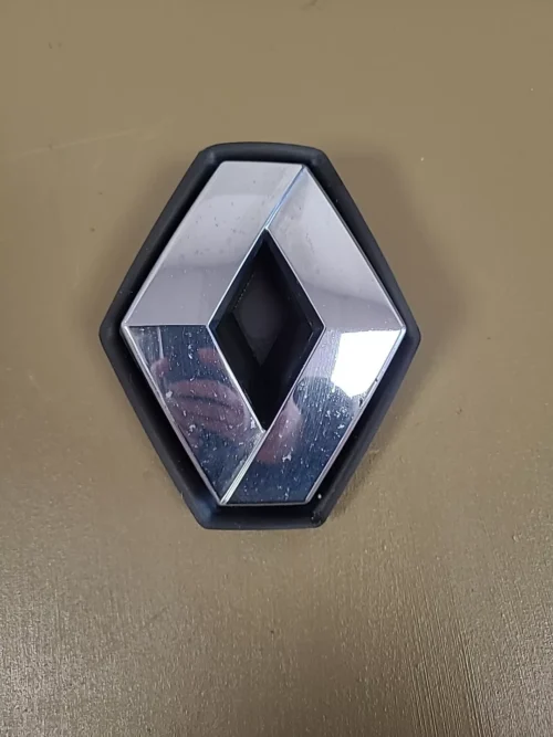 Emblème / Logo de parechoc avant RENAULT Twingo 2 (2007-2014) Ref : 8200259267