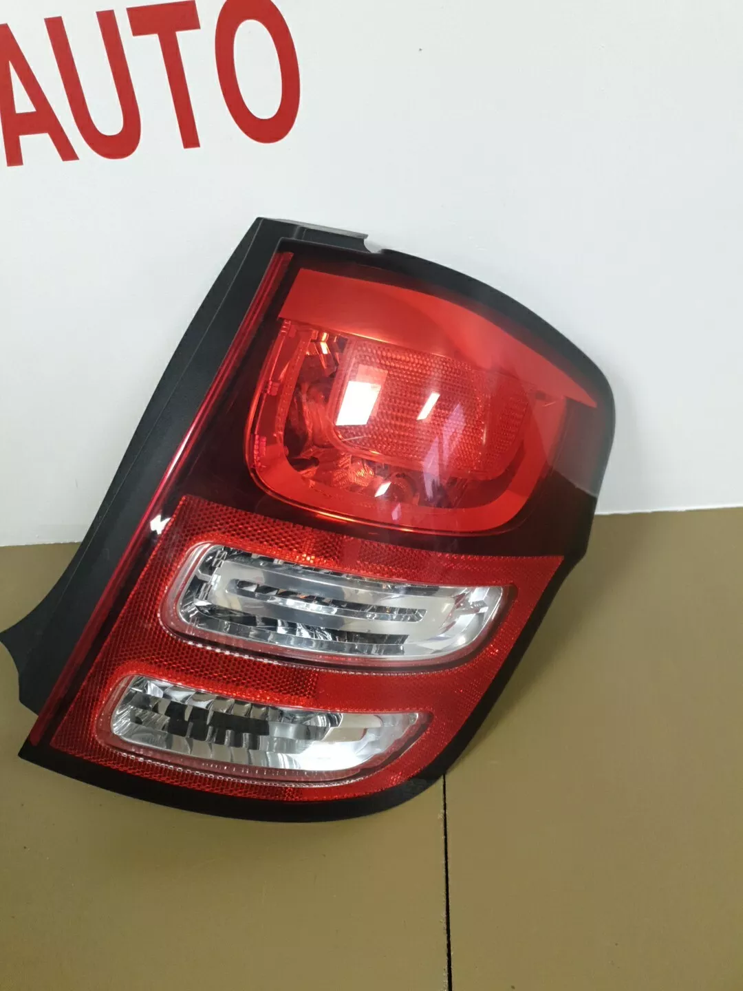 Feu arrière droit CITROËN C3 2 Phase 1 (2009-2013) Ref : 96736805280 – Image 2