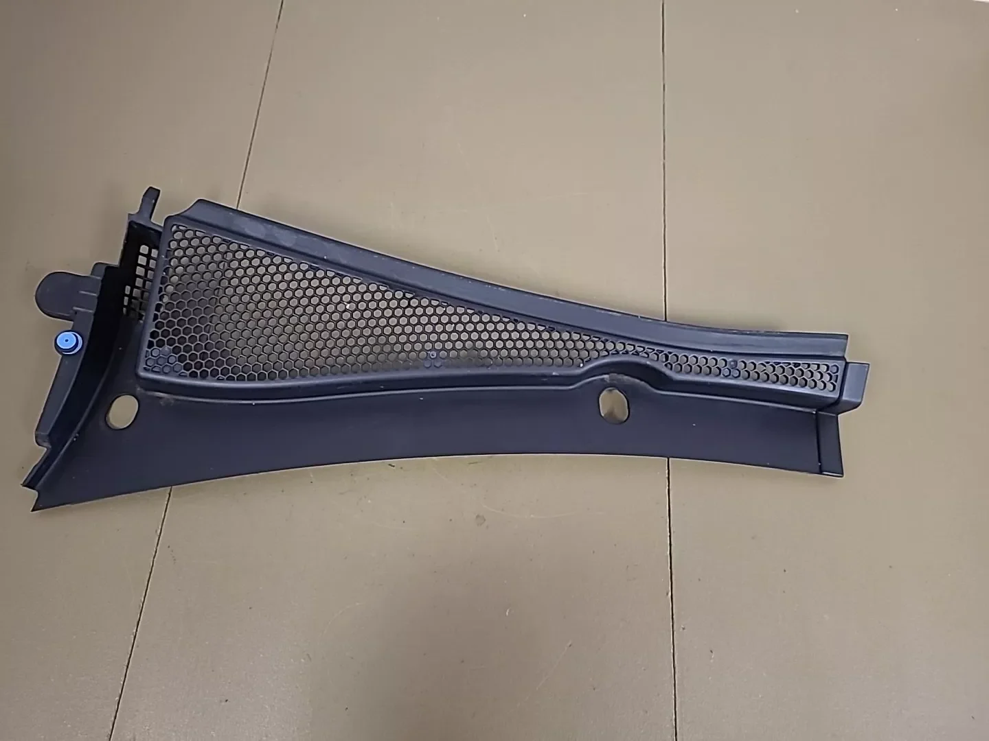 Baie de pare brise en deux parties PEUGEOT 208 1 Phase 1 (2012-2015) Ref : 967330247 et 9673302777 – Image 3