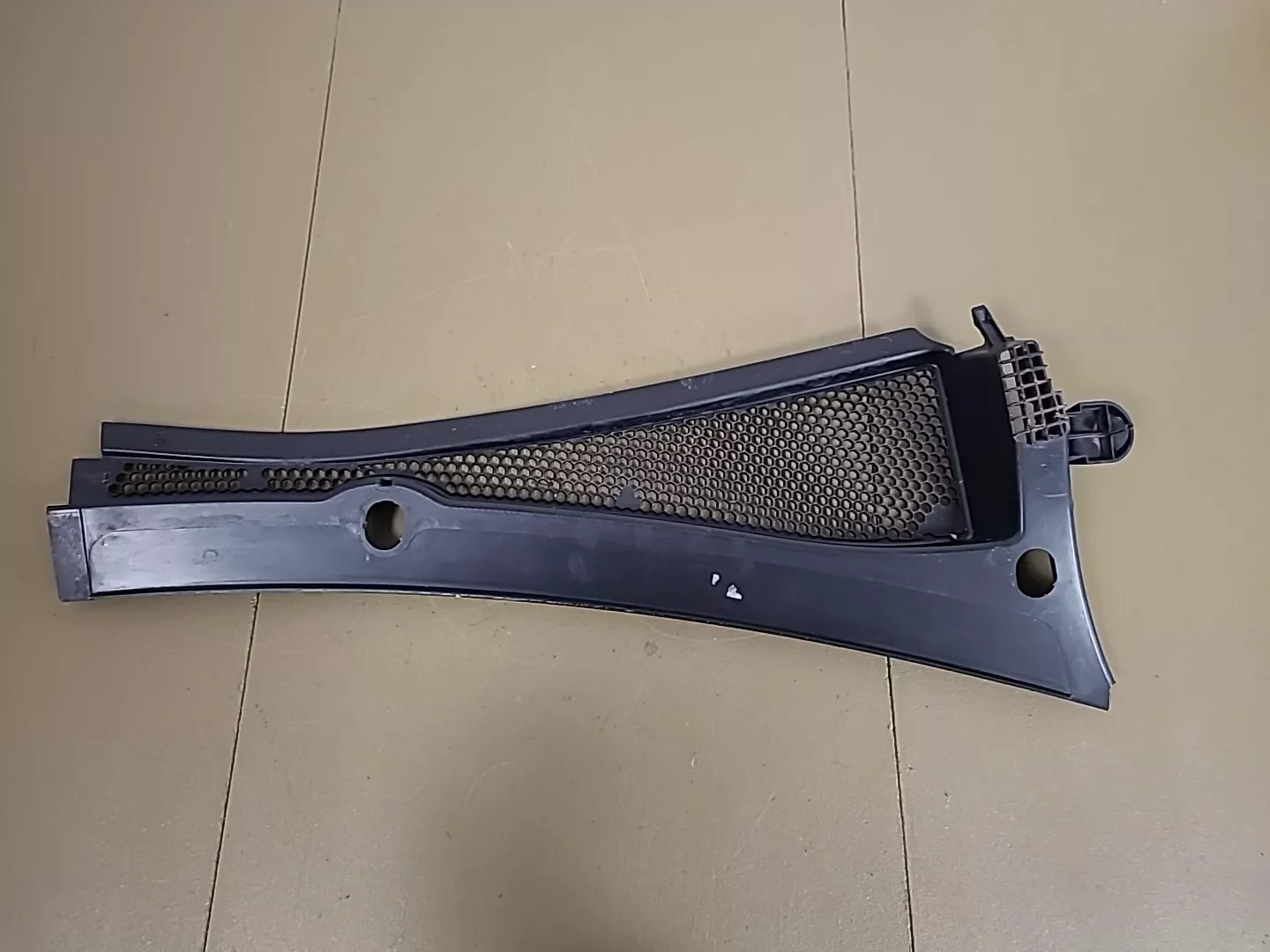 Baie de pare brise en deux parties PEUGEOT 208 1 Phase 1 (2012-2015) Ref : 967330247 et 9673302777 – Image 4