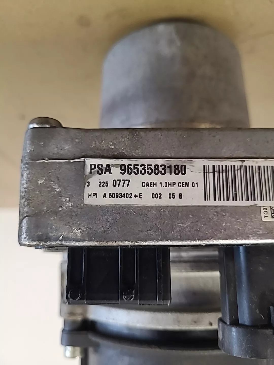 Pompe de direction assistée électrique PEUGEOT 307 Phase 1 (2001-2005) 2.0 HDI 110cv Ref : 9653583180 – Image 8