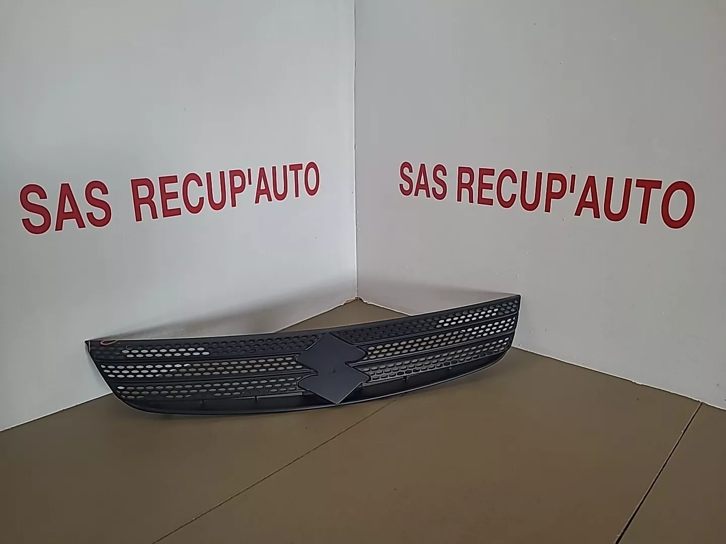 Calandre sans logo SUZUKI SX4 (2006-2014) Ref : 18-9509