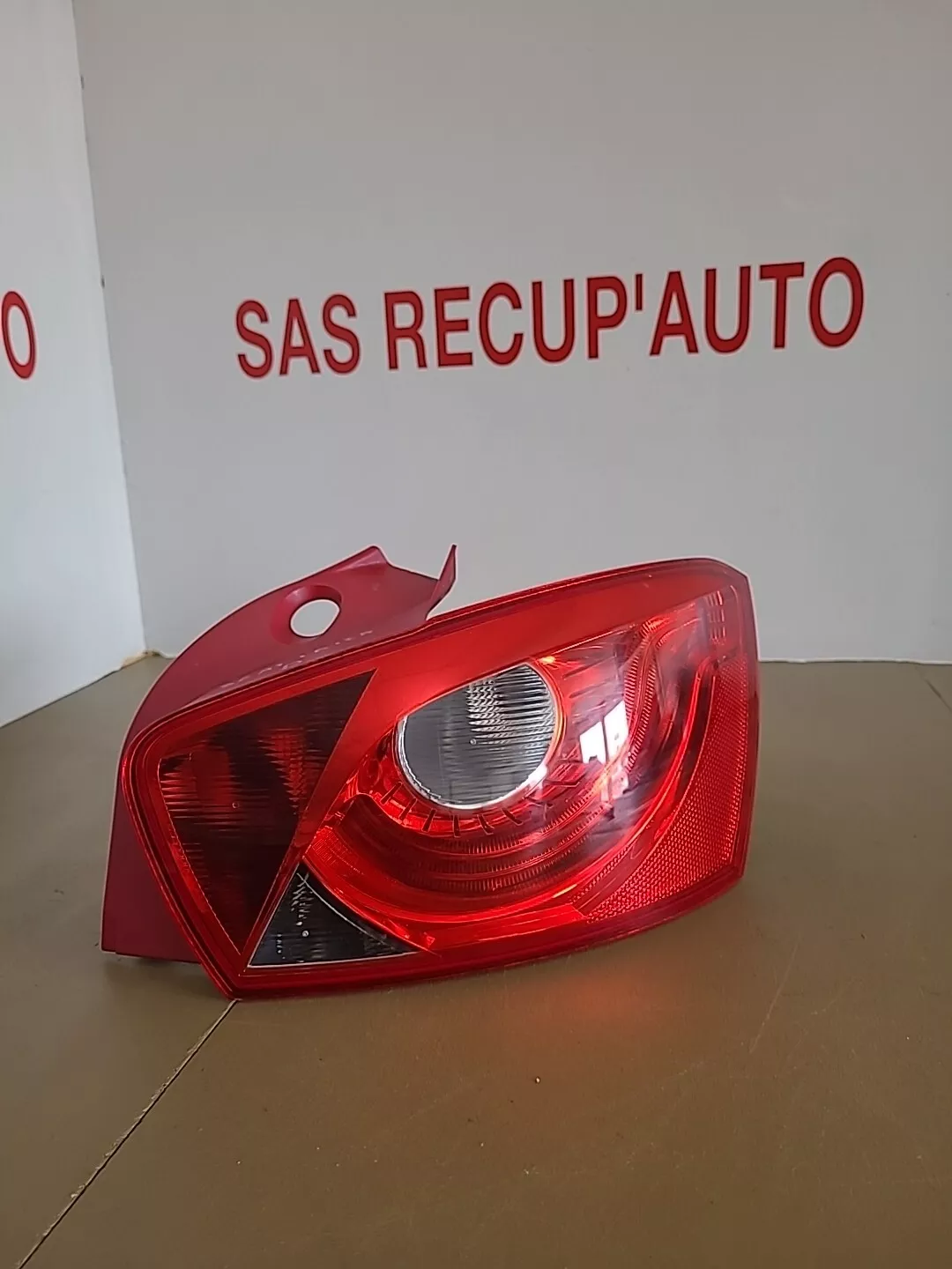 Feu arrière droit SEAT Ibiza 4 Phase 1 (2008-2012) Ref : 6J4945096C