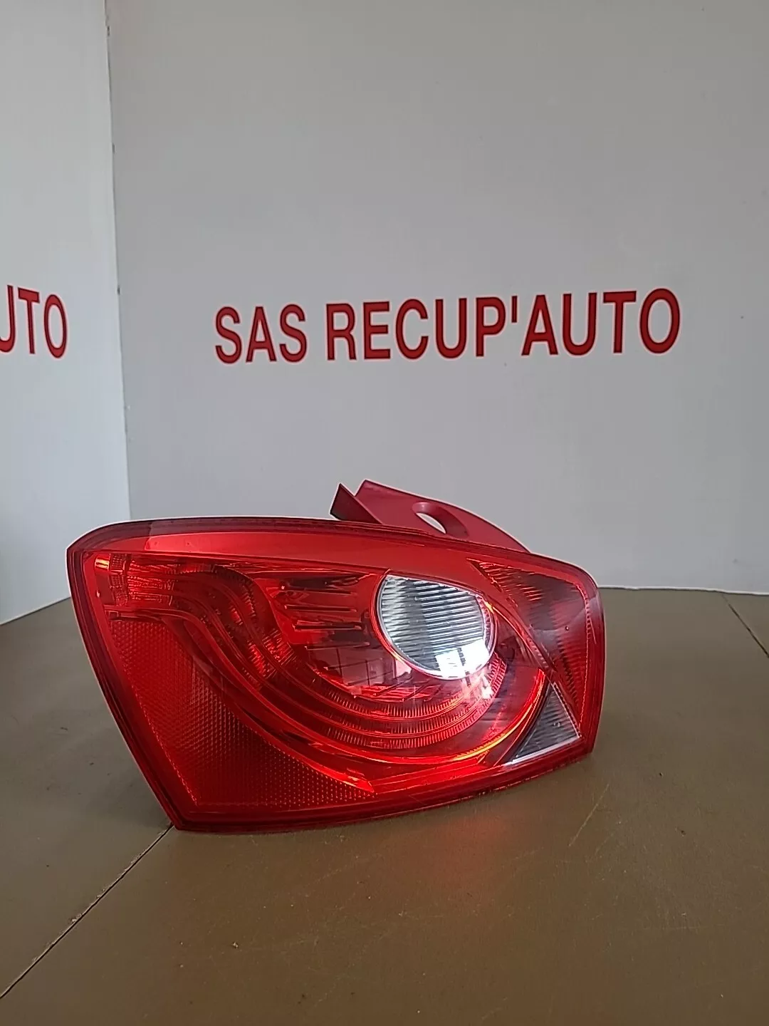 Feu arrière gauche SEAT Ibiza 4 Phase 1 (2008-2012) Ref : 6J4945095C