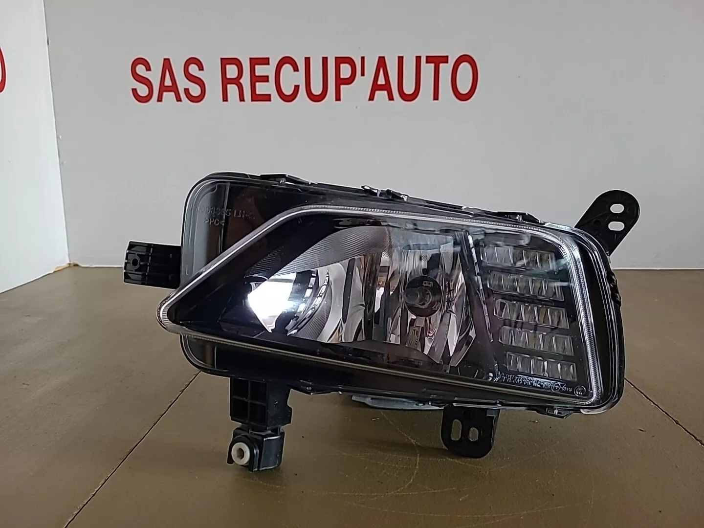 Phare antibrouillard gauche VOLKSWAGEN Polo 6 Phase 1 (2017-2021) Ref : 2G094166113S