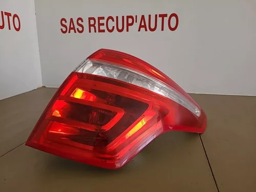 Feu arrière droit sur aile CITROEN C4 Picasso 1 Phase 1 (2006-2010) Ref : 9653547480