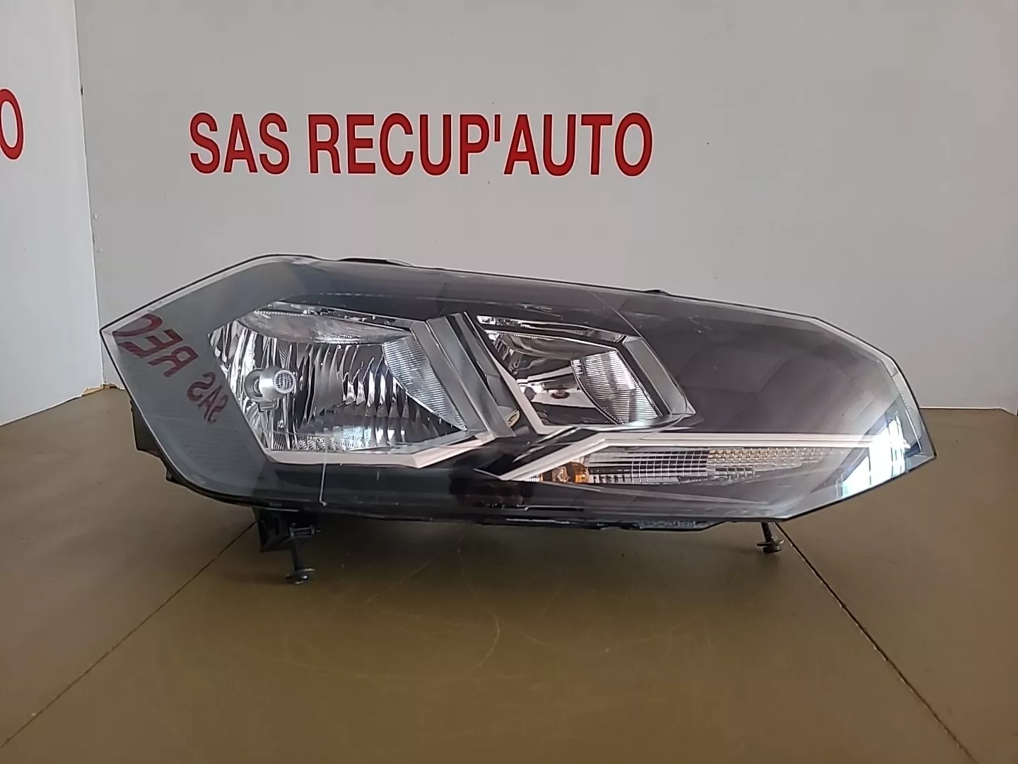Phare avant droit halogène VOLKSWAGEN Polo 6 Phase 1 (2017-2021) Ref : 2G1941006
