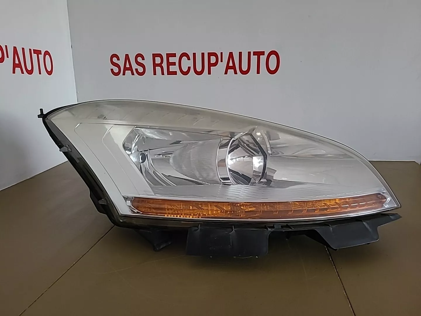 Phare avant droit CITROËN C4 Picasso 1 Phase 1 (2006-2010) Ref : XXX