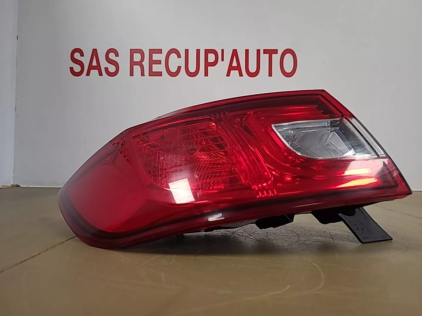 Feu arrière gauche sur aile RENAULT Clio 4 Phase 1 (2012-2016) Ref : 265553752R