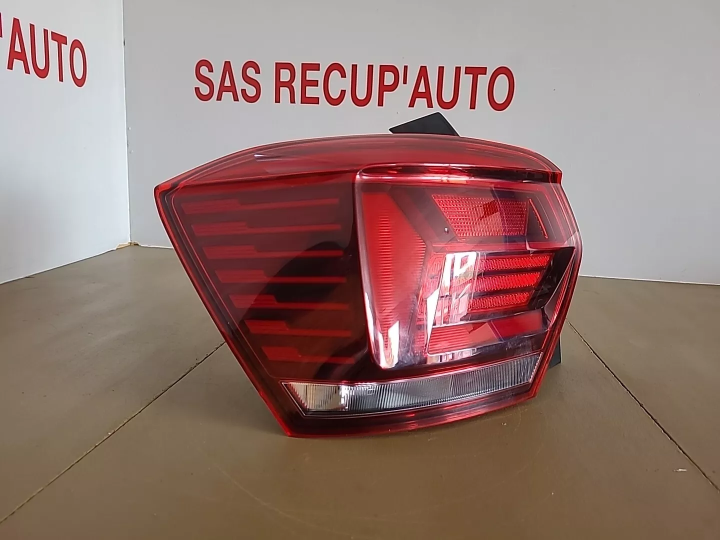 Feu arrière gauche VOLKSWAGEN Polo 6 Phase 1 (2017-2021) Ref : 2G0945095B – Image 2