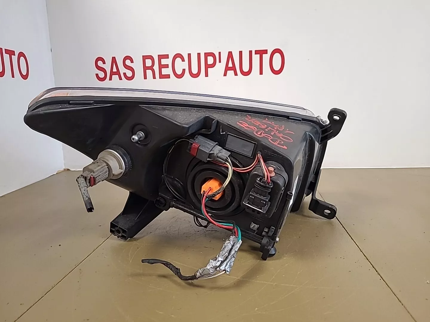 Phare avant gauche DODGE Caliber 1 Phase 1 (2006-2012) Ref : 05303741AM – Image 2