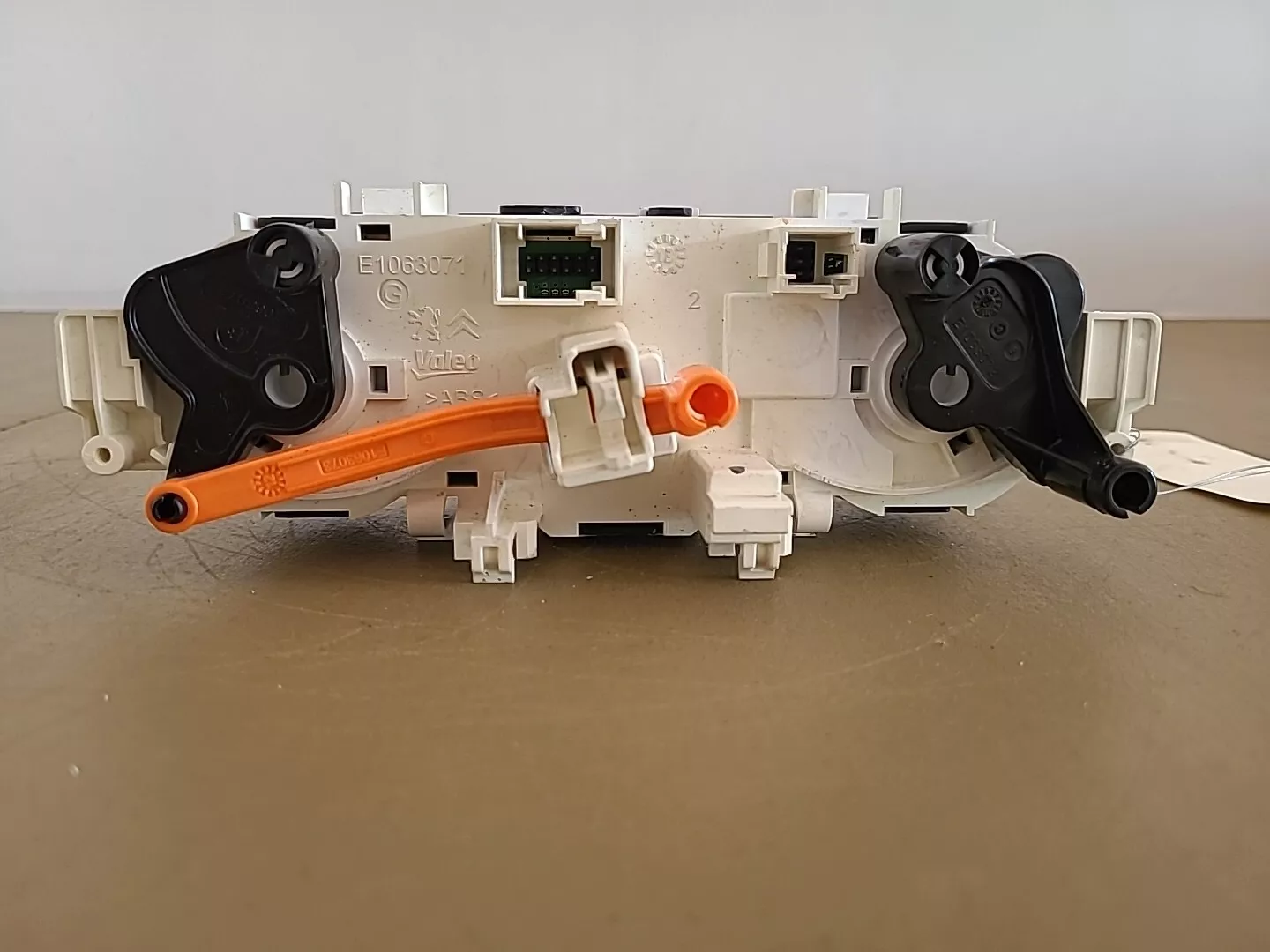 Commande de ventilation et chauffage PEUGEOT 208 1 Phase 1 (2012-2015) Ref : 96722483ZD – Image 2