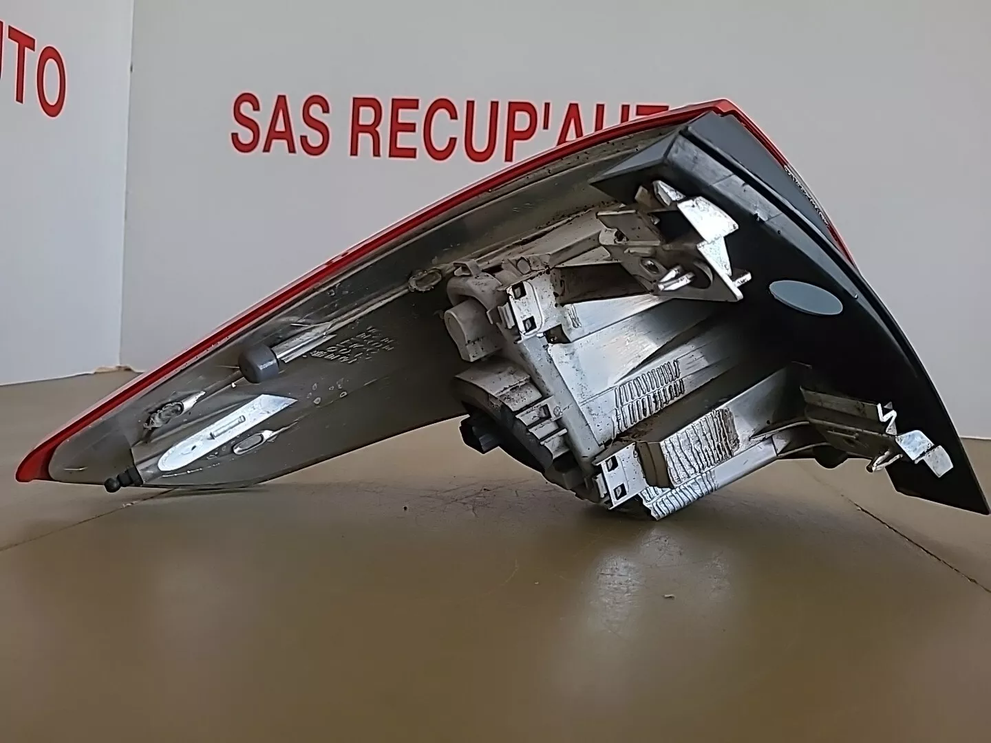 Feu arrière droit sur aile CITROEN C4 Picasso 1 Phase 1 (2006-2010) Ref : 9653547480 – Image 2