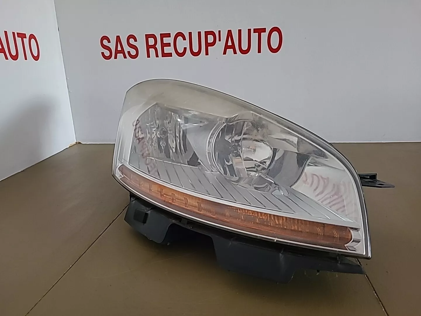 Phare avant droit CITROËN C4 Picasso 1 Phase 1 (2006-2010) Ref : XXX – Image 2