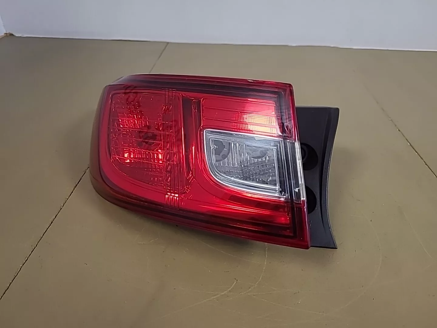 Feu arrière gauche sur aile RENAULT Clio 4 Phase 1 (2012-2016) Ref : 265553752R – Image 2