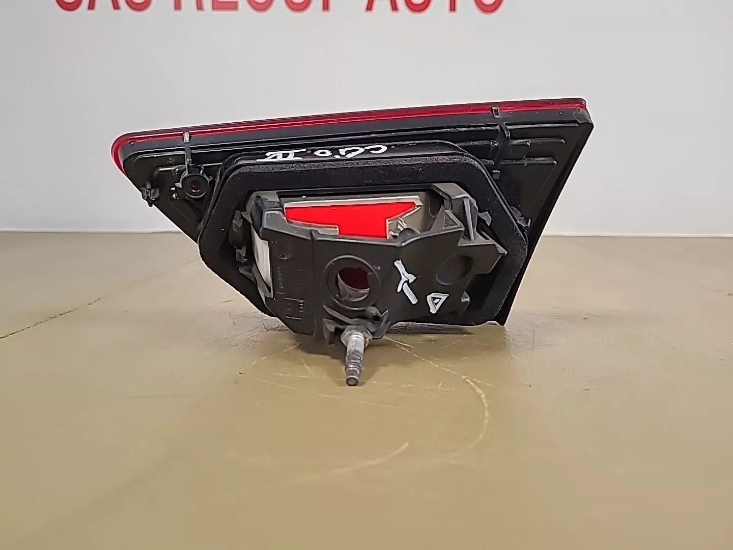 Feu arrière gauche sur hayon RENAULT Clio 4 Phase 1 (2012-2016) Ref : XXX – Image 2