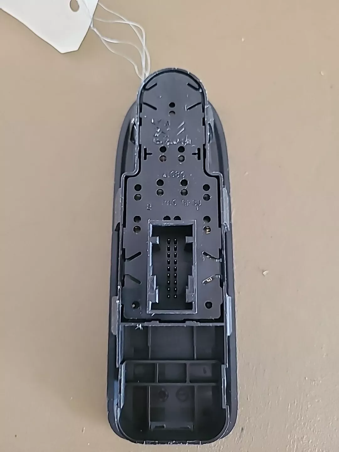 Commande de lève vitre avant gauche PEUGEOT 308 1 (2007-2011) Ref : 96565186XT – Image 2