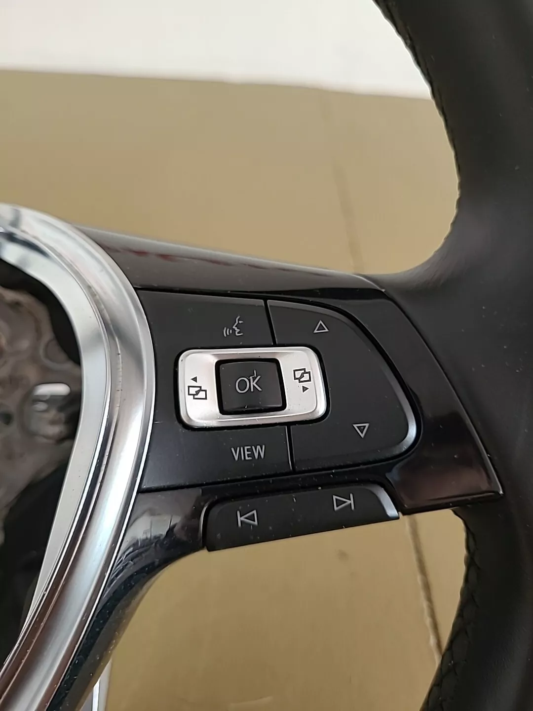 Volant en cuir avec commandes VOLKSWAGEN Polo 6 Phase 1 (2017-2021) Ref : 2G0419091 – Image 3