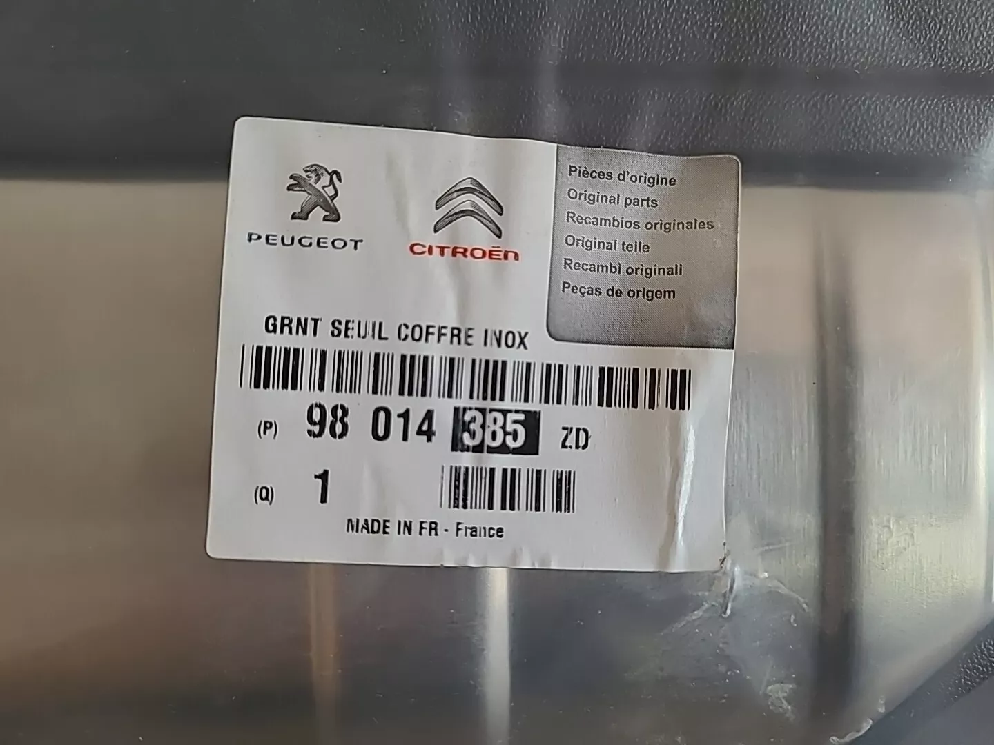 Garniture inox de seuil de coffre PEUGEOT 2008 1 Phase 1 (2013-2016) Ref : 98014385ZD – Image 3