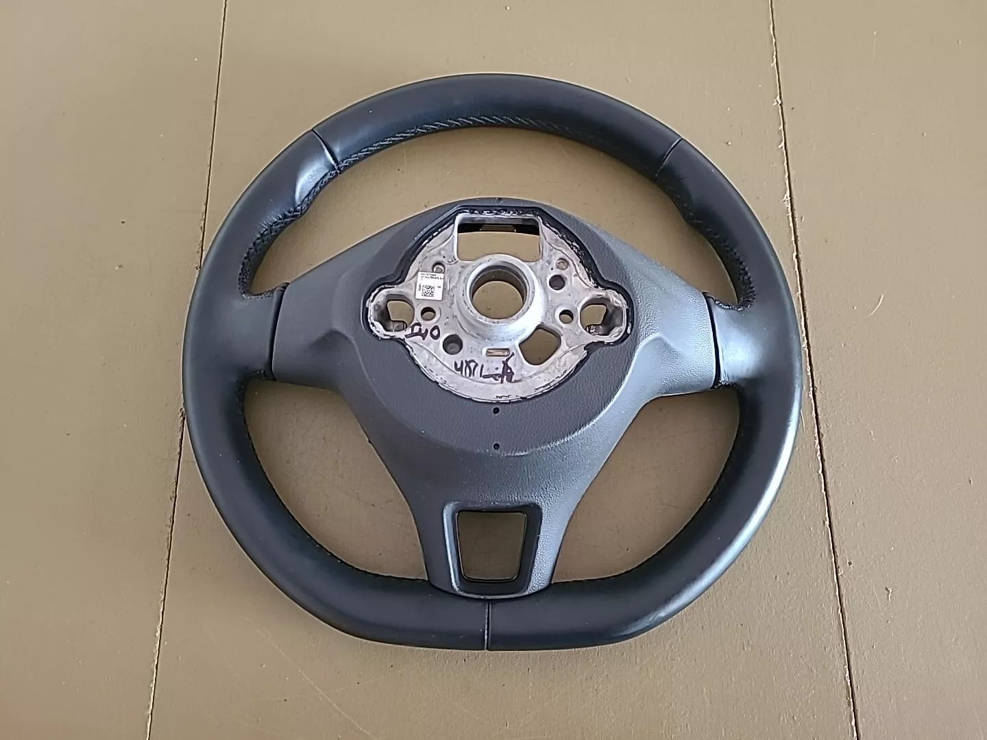 Volant en cuir avec commandes VOLKSWAGEN Polo 6 Phase 1 (2017-2021) Ref : 2G0419091 – Image 4