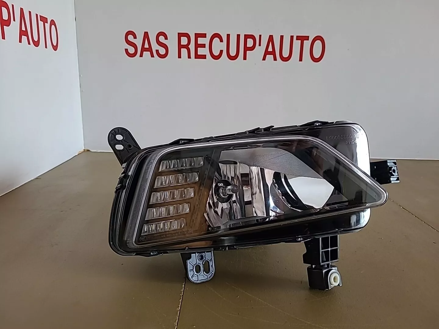 Phare antibrouillard droit VOLKSWAGEN Polo 6 Phase 1 (2017-2021) Ref : 2G094166213S