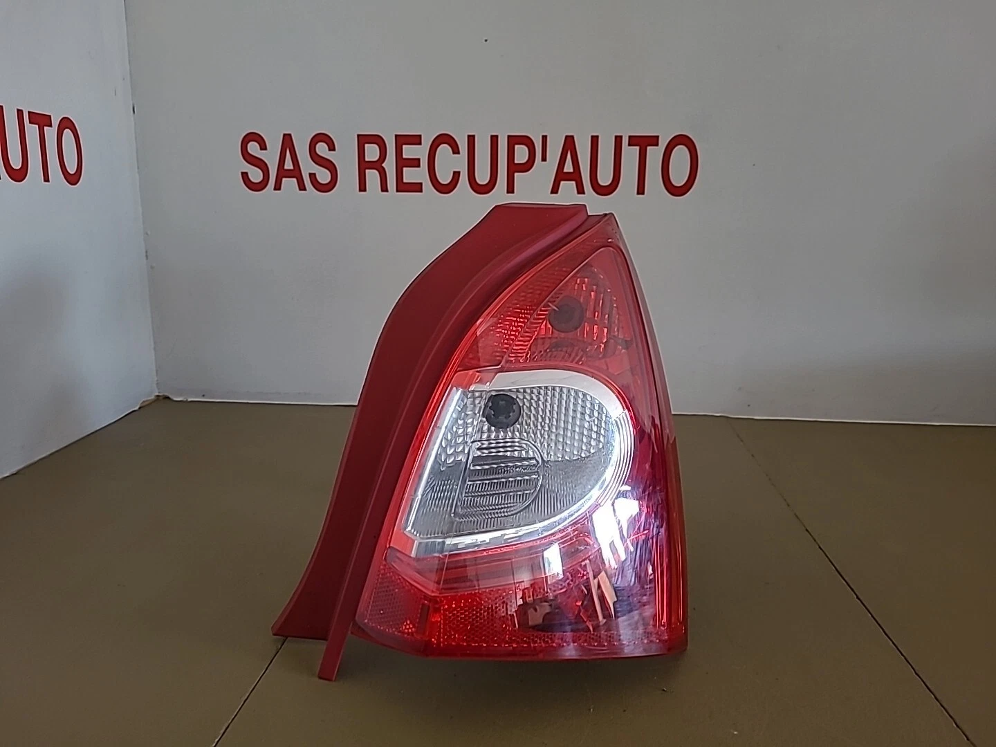 Feu arrière droit RENAULT Twingo 2 Phase 2 (2011-2014) Ref : 181096