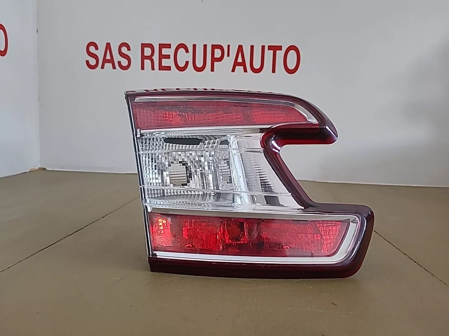 Feu arrière gauche sur hayon RENAULT Mégane 3 Estate (2008-2016) Ref : 265550028R