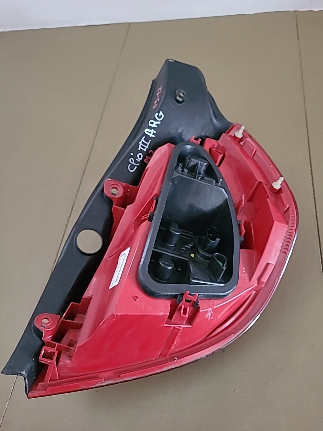 Feu arrière gauche RENAULT Clio 3 Phase 2 (2009-2012) Ref : 8200776048 – Image 2