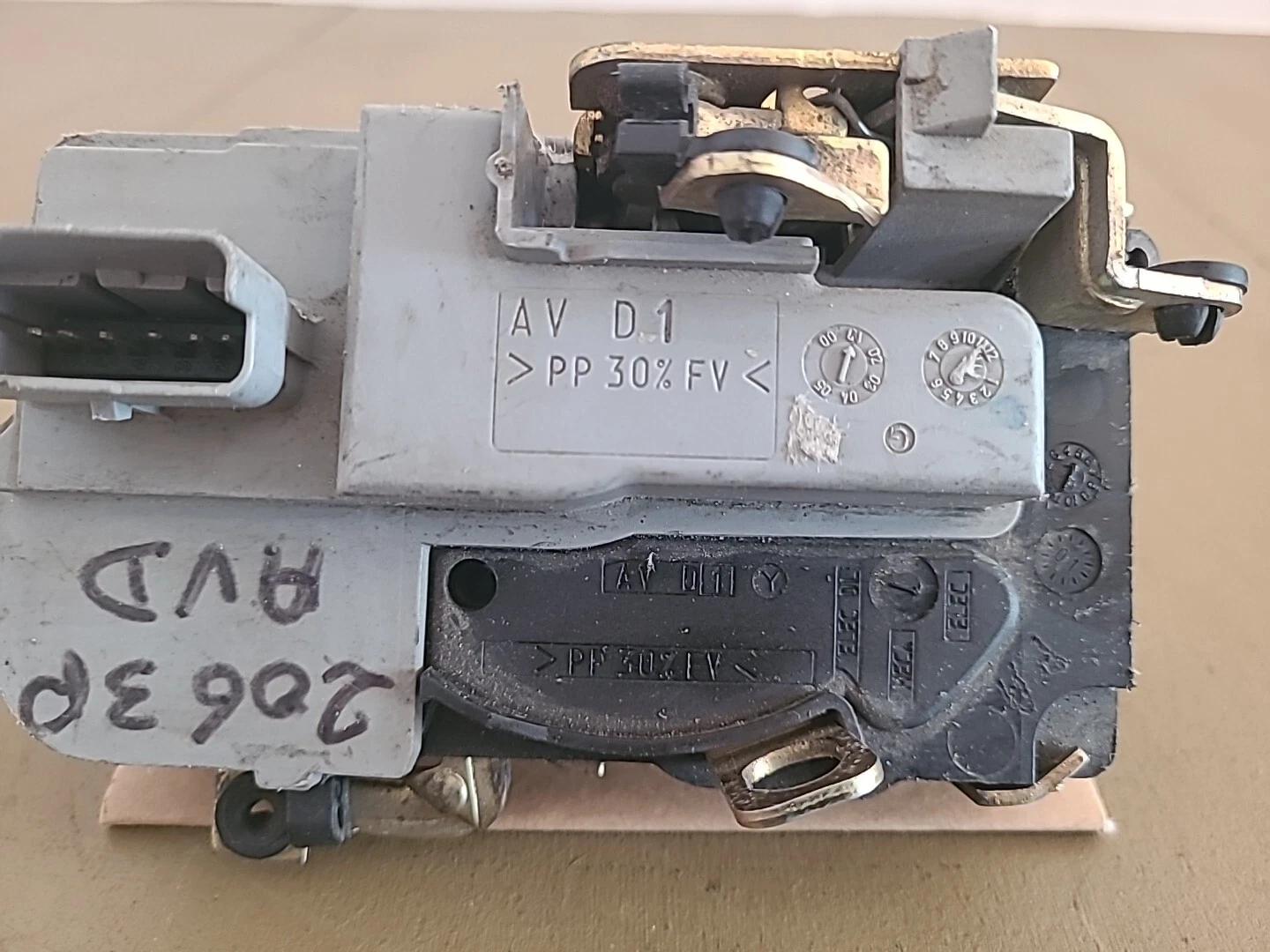 Serrure avant droite PEUGEOT 206 (1998-2009) 3 Portes Ref : XXX – Image 4