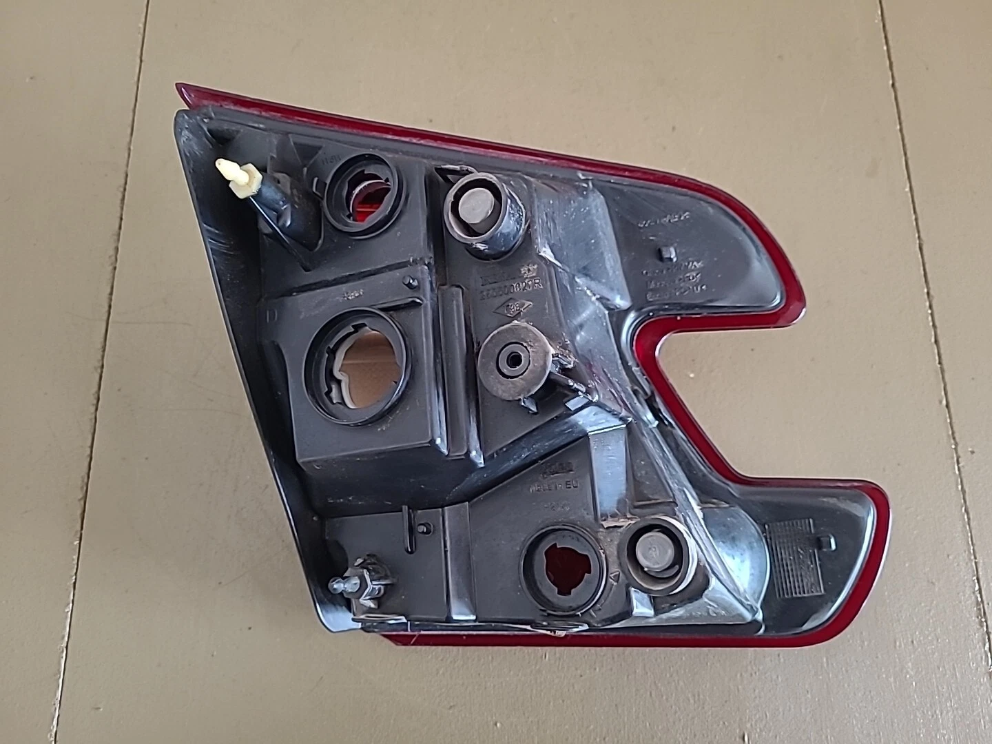 Feu arrière droit sur hayon RENAULT Mégane 3 Estate (2008-2016) Ref : 265500027R – Image 2