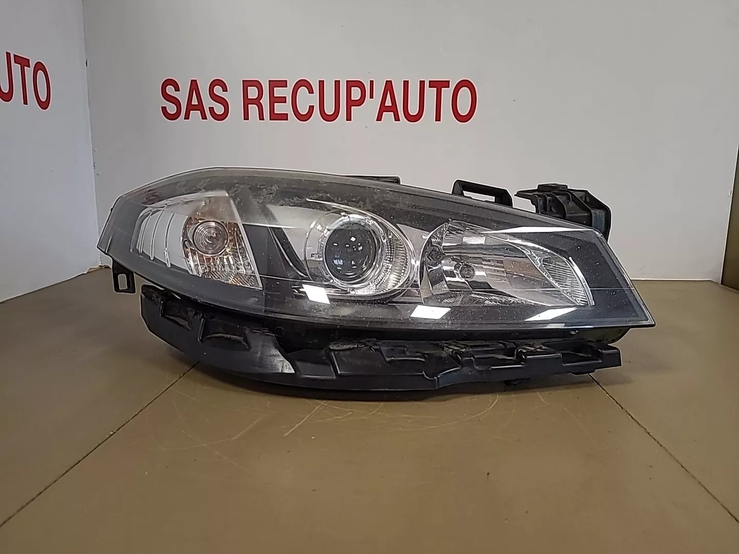 Phare avant droit Xénon RENAULT Laguna 2 Phase 2 (2005-2007) Ref : 8200555906