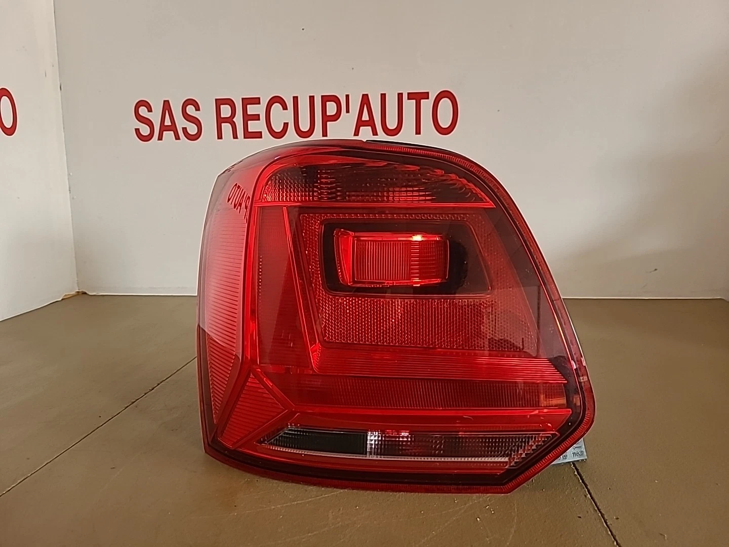 Feu arrière gauche VOLKSWAGEN Polo 5 Phase 2 (2014-2017) Ref : 6C0945095F