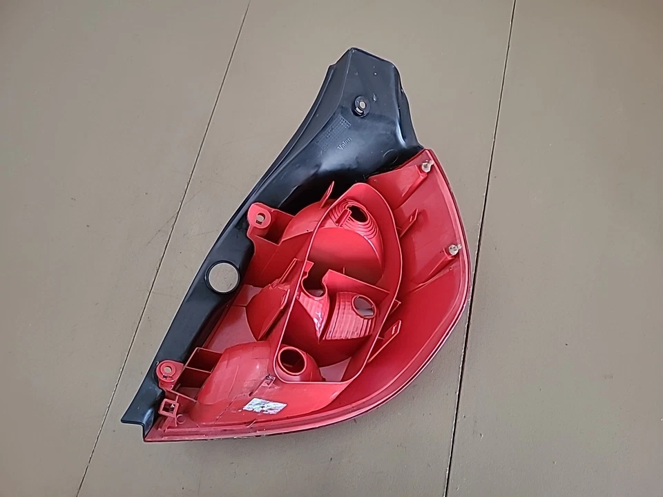 Feu arrière gauche RENAULT Clio 3 Phase 1 (2005-2009) Ref : 89035079 – Image 2