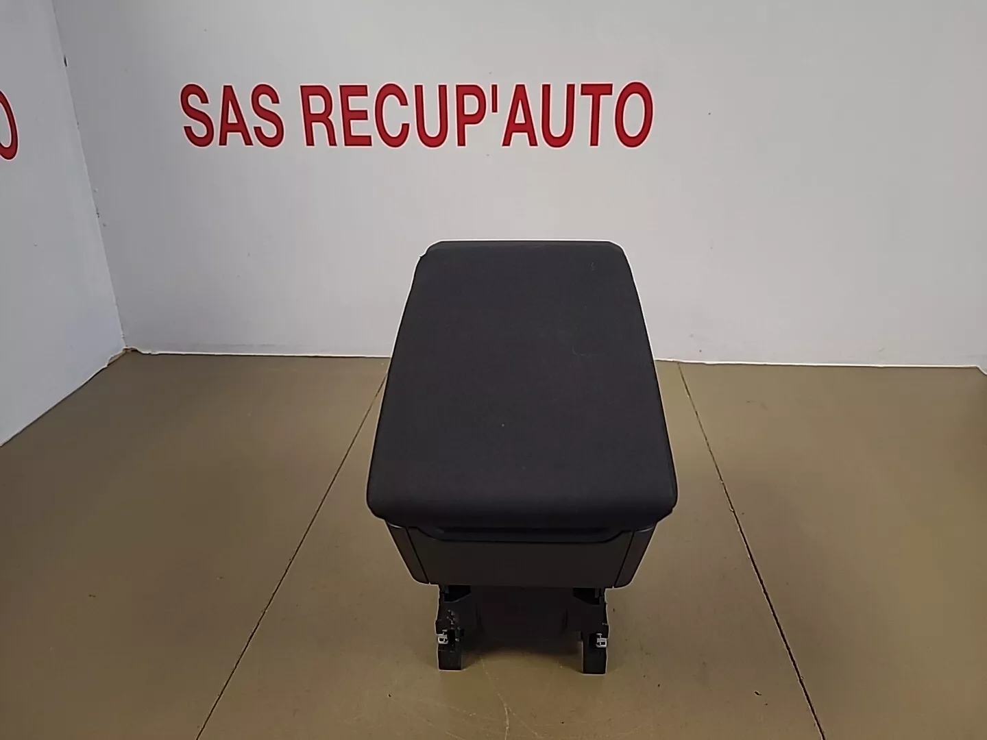 Accoudoir central avant avec prises USB VOLKSWAGEN Polo 6 Phase 1 (2017-2021) Ref : 6F0864207D – Image 2