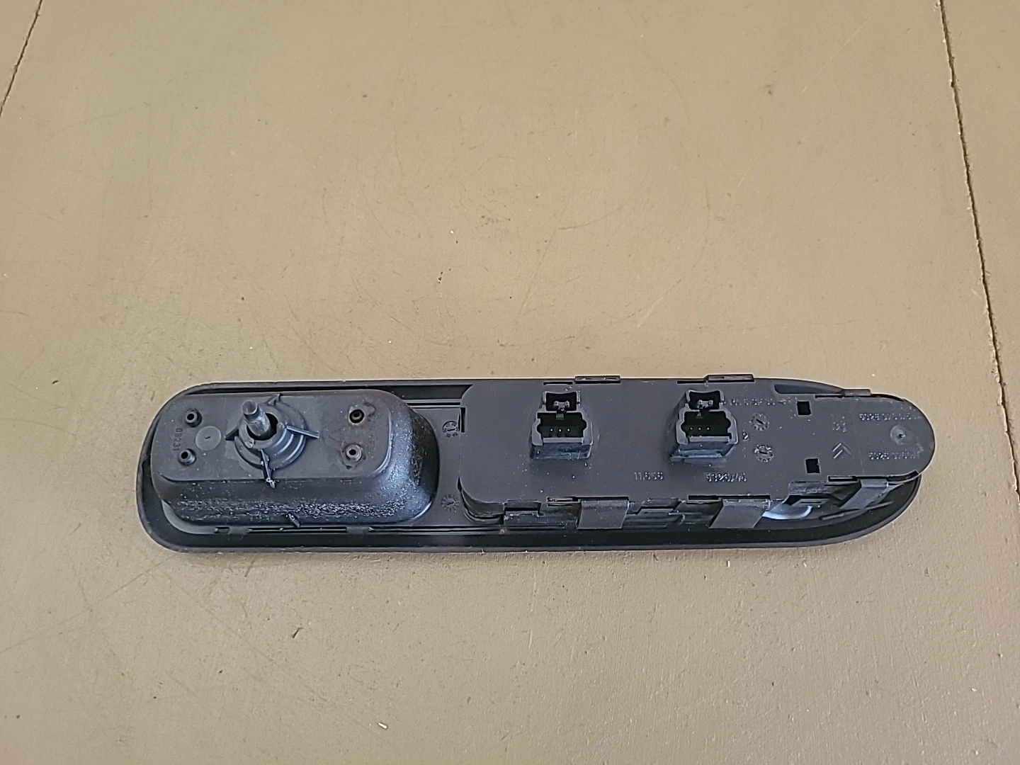 Commande de lève vitre avant gauche PEUGEOT 407 Phase 1 (2004-2008) Ref : 96468704XT – Image 2