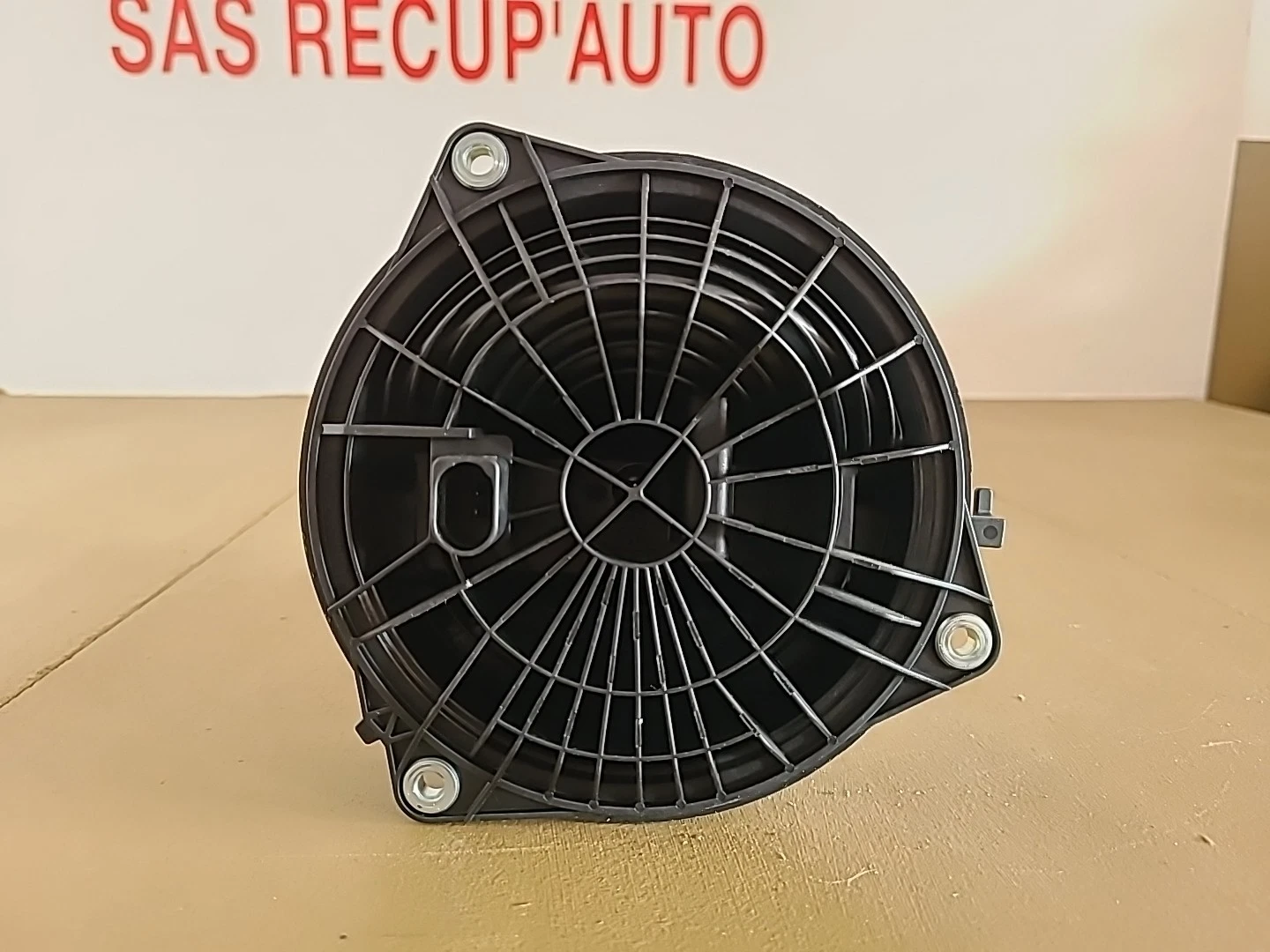 Logo poignée de hayon VOLKSWAGEN Polo 5 (2009-2017) Ref : 6R6827469B – Image 2