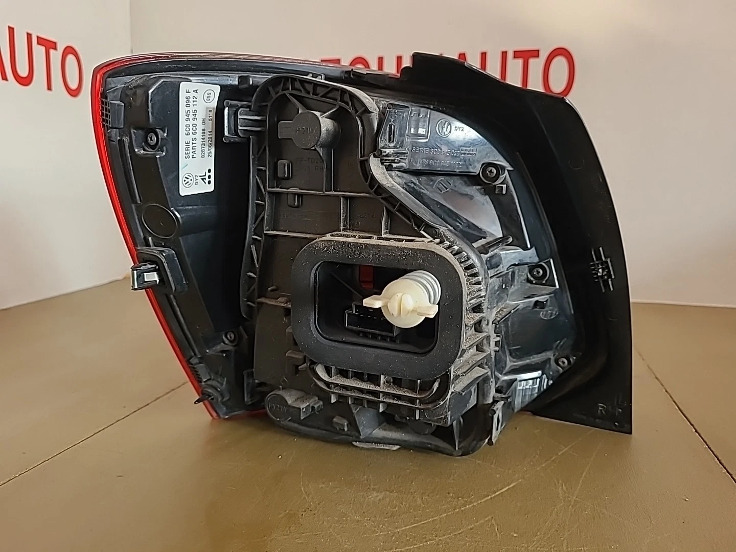 Feu arrière droit VOLKSWAGEN Polo 5 Phase 2 (2014-2017) Ref : 6C0945096F – Image 2