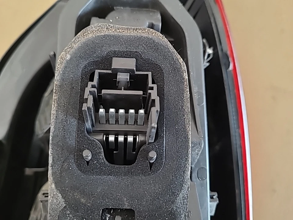 Feu arrière gauche RENAULT Twingo 2 Phase 1 (2007-2011) Ref : 8200387888 – Image 3